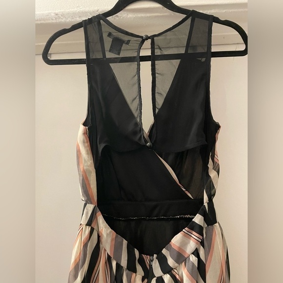 UK2LA Black, cream and blush Design open back Dress Size Small - Picture 3 of 9